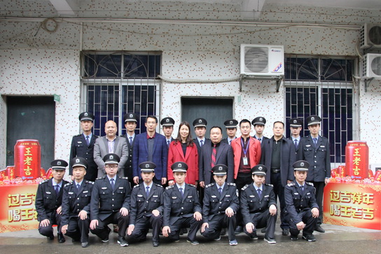 许宜昌书记新春开工首日慰问总厂护卫队员