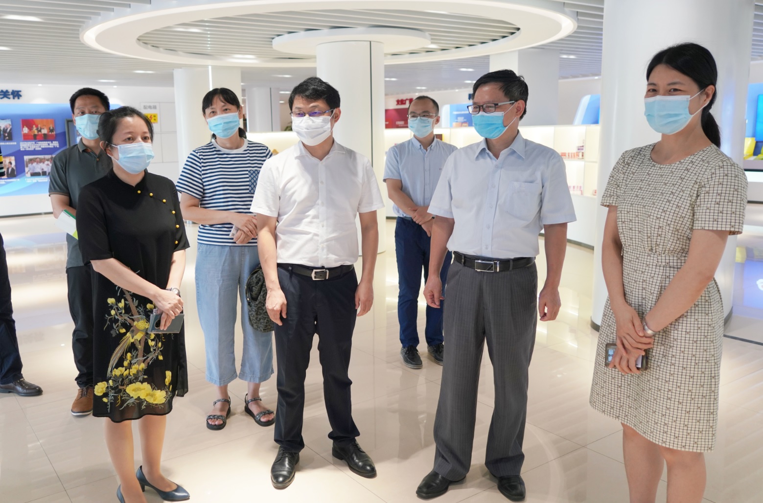昭通市工信局副局长张建华一行到广药集团J9九游国际集团调研