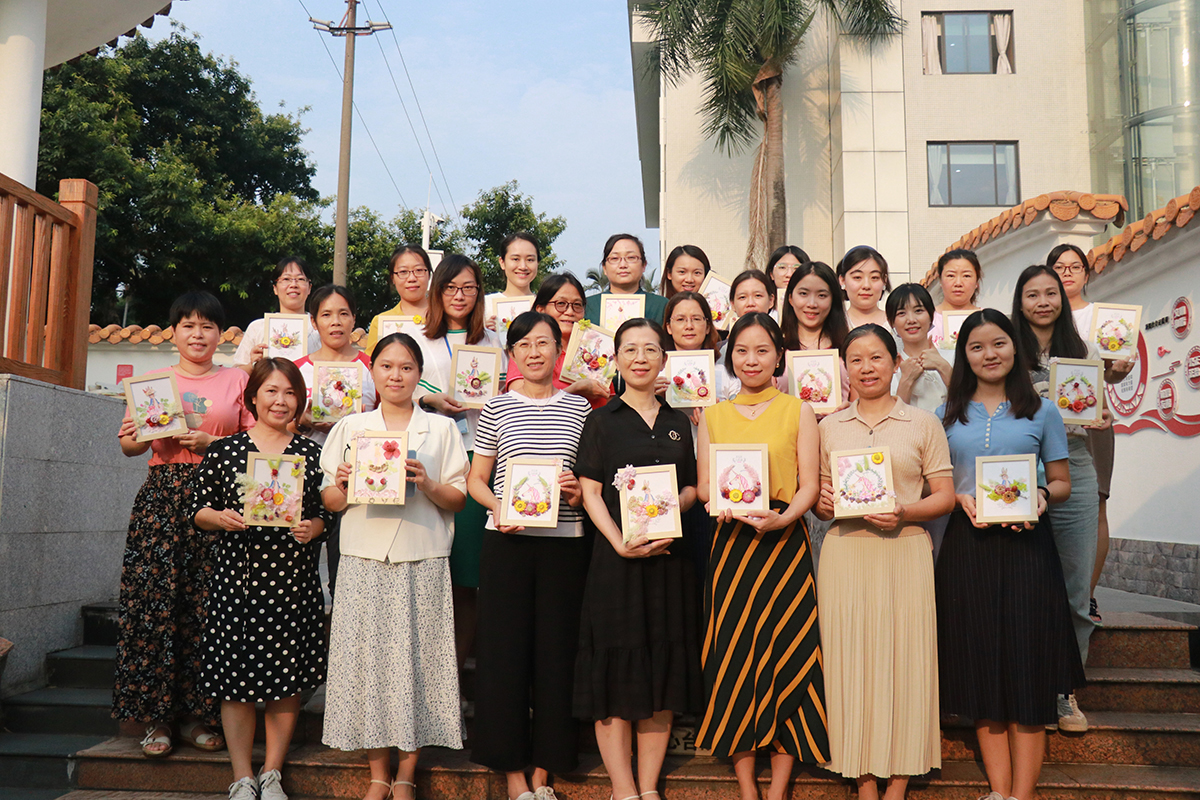 定格俏丽，永生花DIY ——总厂工会进杏装喜迎二十大 花漾向将来” 手工系列活动（二）
